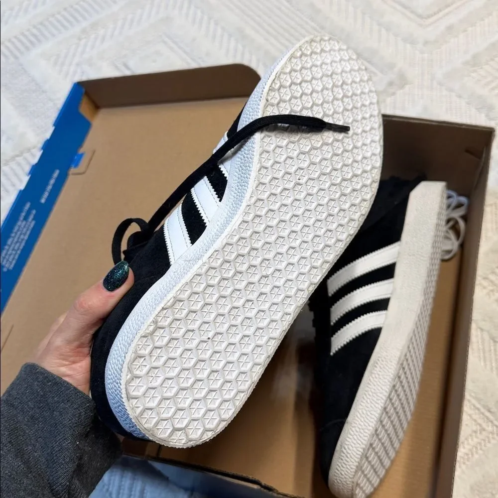 ADIDAS - GAZELLE - Core Black / White / Gold Metallic